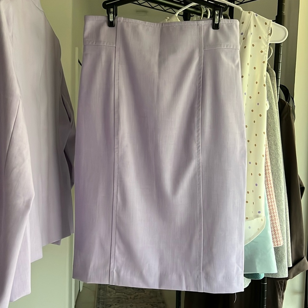 Ann Taylor Linen Lavender pencil skirt. Spring to summer knee length